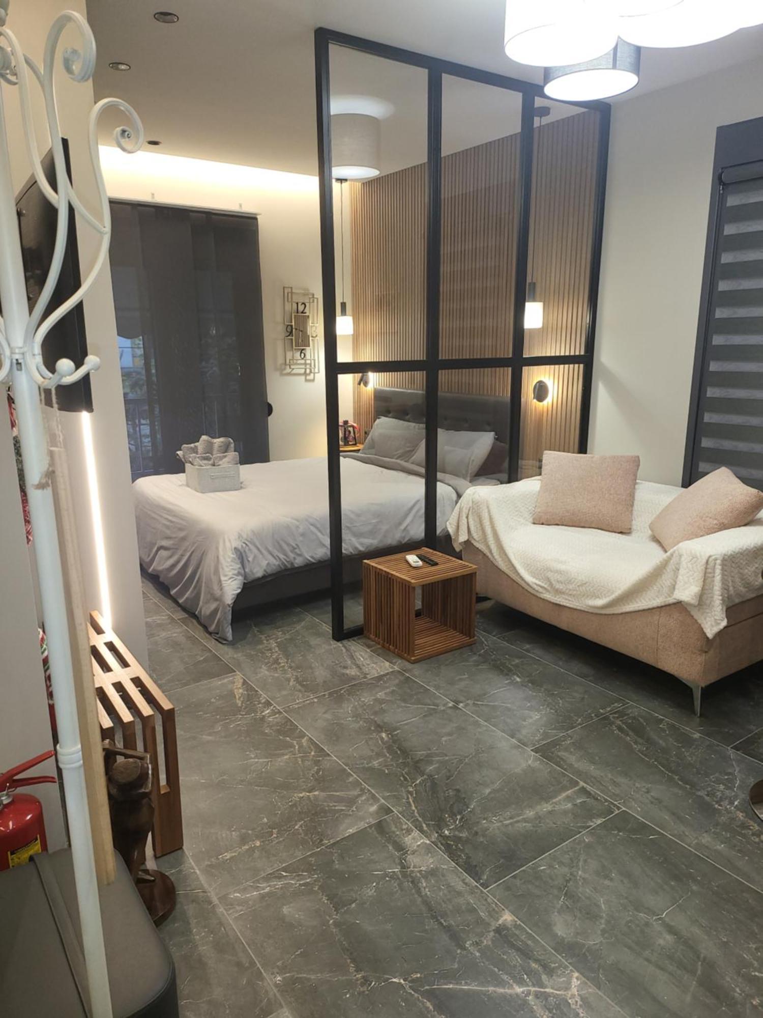 Modern In Center, Near Elia Square Apartment *